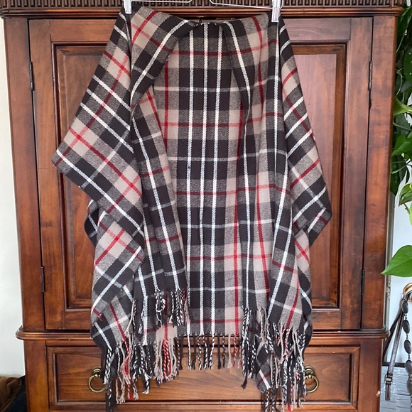 Long Plaid Blanket type Cape twisted fringe at hem - Picture 1 of 6